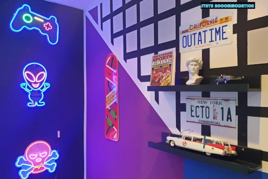 80S Retro 1Bed Studio Serviced Apartment Canary Wharf Perfect For Solo & Couple Travellers Лондон Экстерьер фото