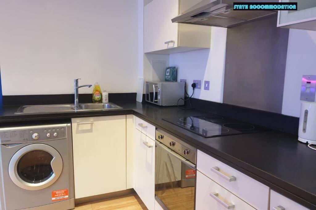 80S Retro 1Bed Studio Serviced Apartment Canary Wharf Perfect For Solo & Couple Travellers Лондон Экстерьер фото